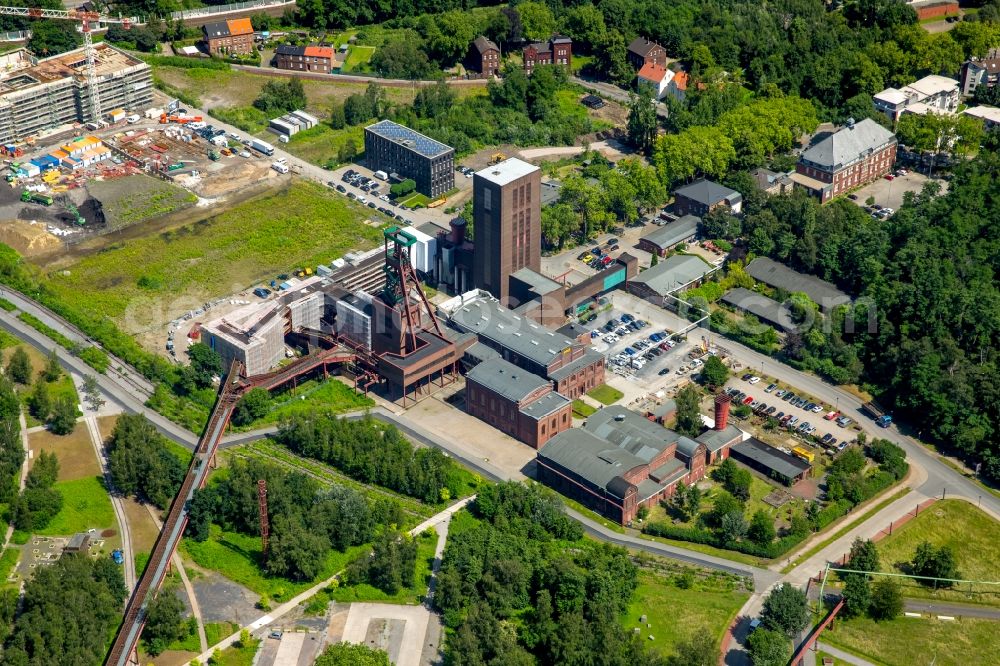 Essen from the bird's eye view: Conveyors and mining pits at the headframe Kokerei Zollverein in Essen in the state North Rhine-Westphalia