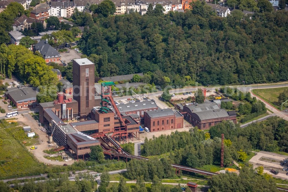 Essen from the bird's eye view: Conveyors and mining pits at the headframe Kokerei Zollverein in Essen in the state North Rhine-Westphalia