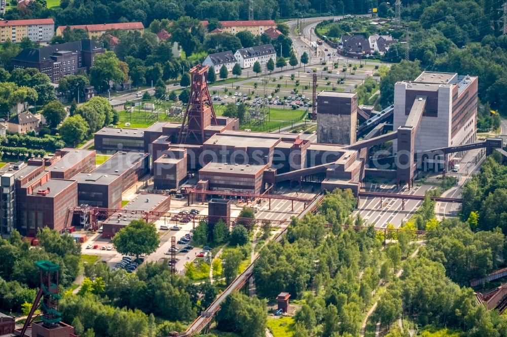 Aerial photograph Essen - Conveyors and mining pits at the headframe Kokerei Zollverein in Essen in the state North Rhine-Westphalia