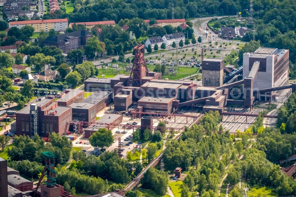 Essen from the bird's eye view: Conveyors and mining pits at the headframe Kokerei Zollverein in Essen in the state North Rhine-Westphalia