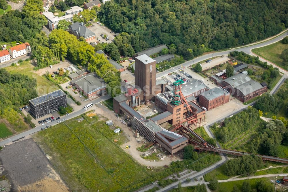 Aerial photograph Essen - Conveyors and mining pits at the headframe Kokerei Zollverein in Essen in the state North Rhine-Westphalia