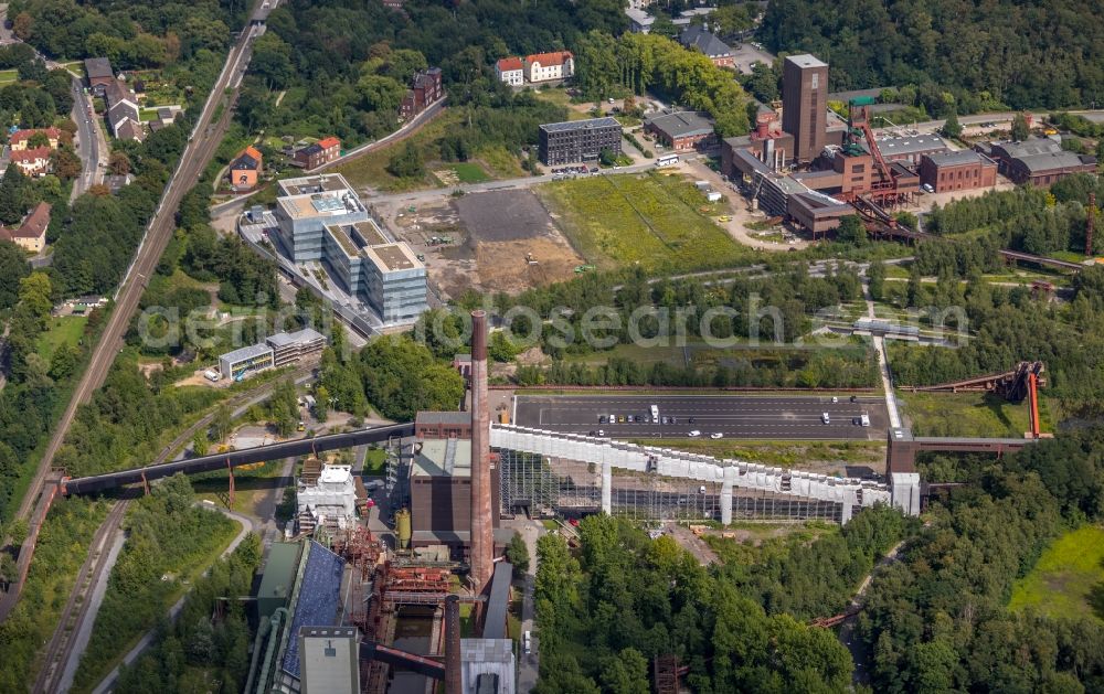 Aerial photograph Essen - Conveyors and mining pits at the headframe Kokerei Zollverein in Essen in the state North Rhine-Westphalia