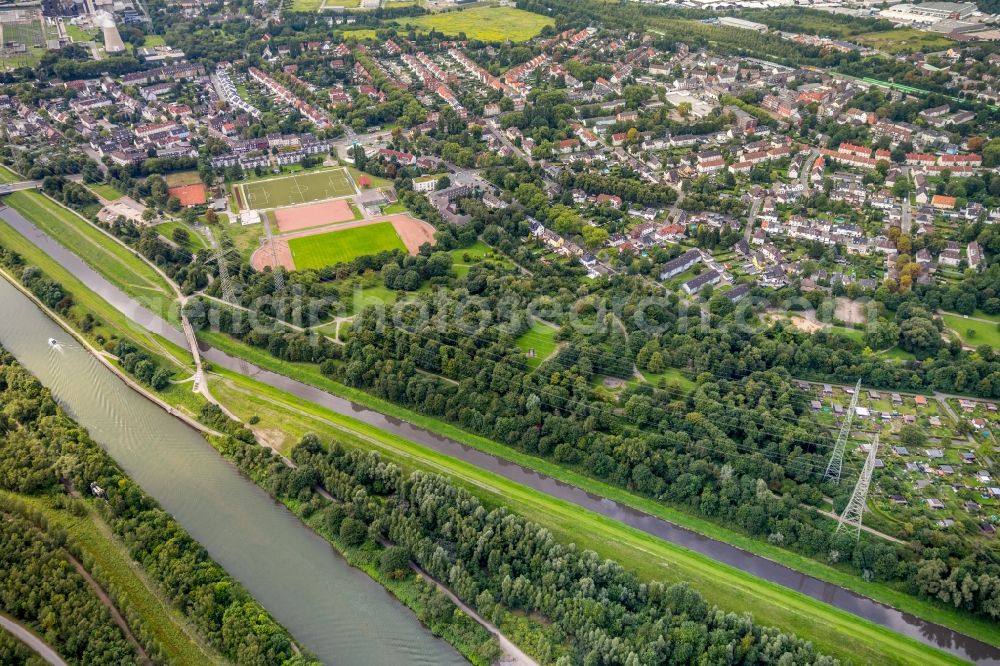 Aerial photograph Essen - Conveyors and mining pits at the headframe Kokerei Zollverein in Essen in the state North Rhine-Westphalia