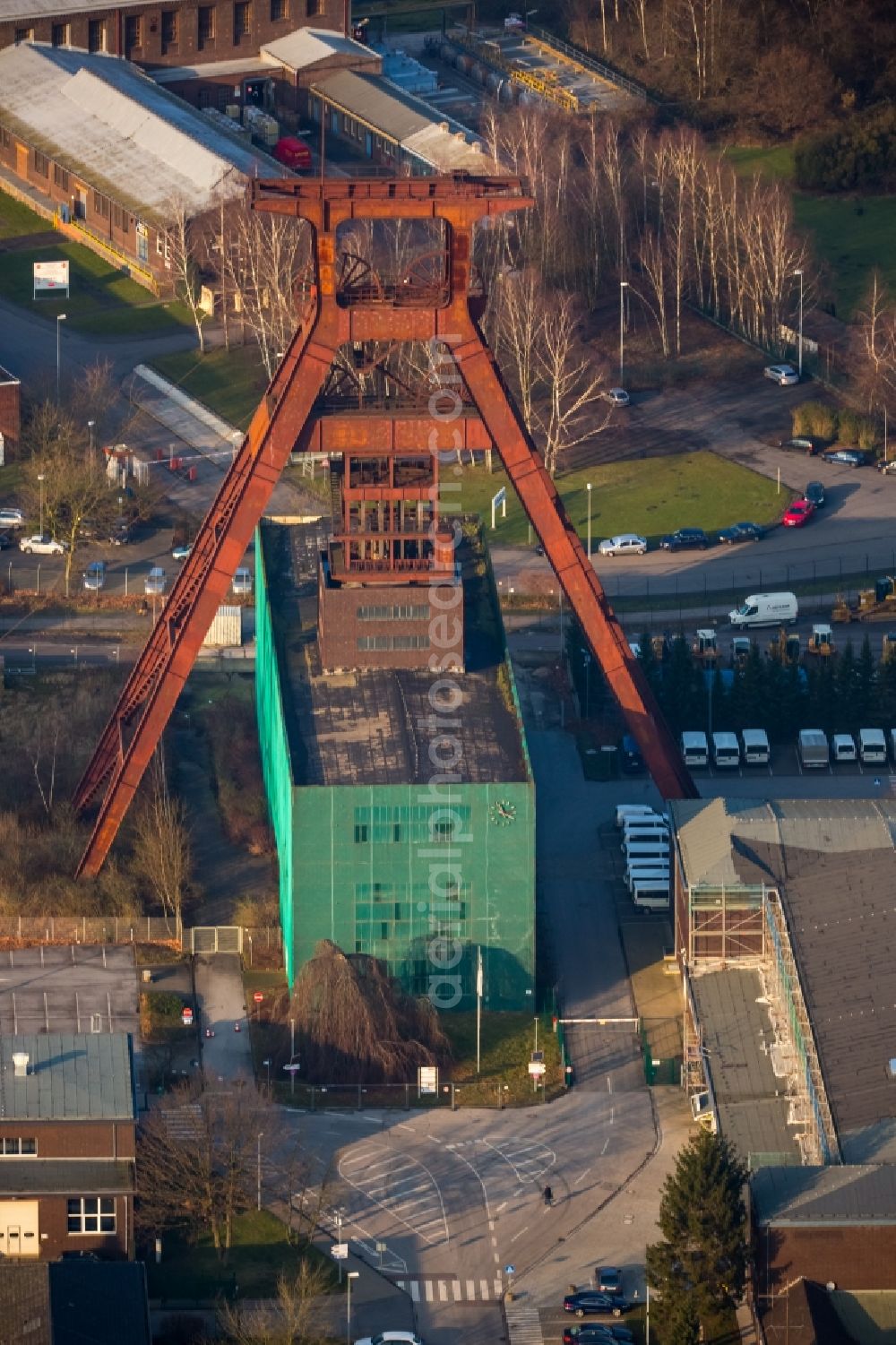 Herne from the bird's eye view: Conveyors and mining pits at the headframe Zeche Pluto in Wanne-Eickel in the state North Rhine-Westphalia