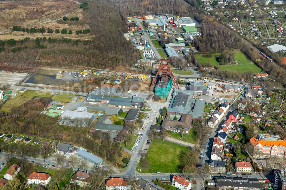 Aerial photograph Herne - Conveyors and mining pits at the headframe Zeche Pluto in Wanne-Eickel in the state North Rhine-Westphalia