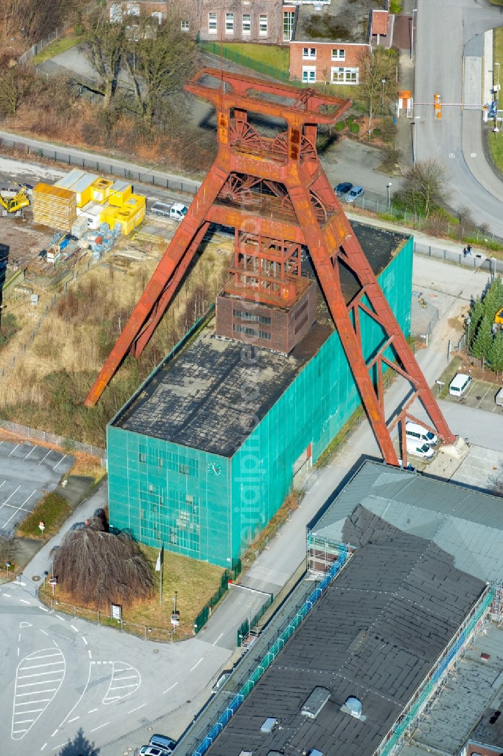 Herne from the bird's eye view: Conveyors and mining pits at the headframe Zeche Pluto in Wanne-Eickel in the state North Rhine-Westphalia