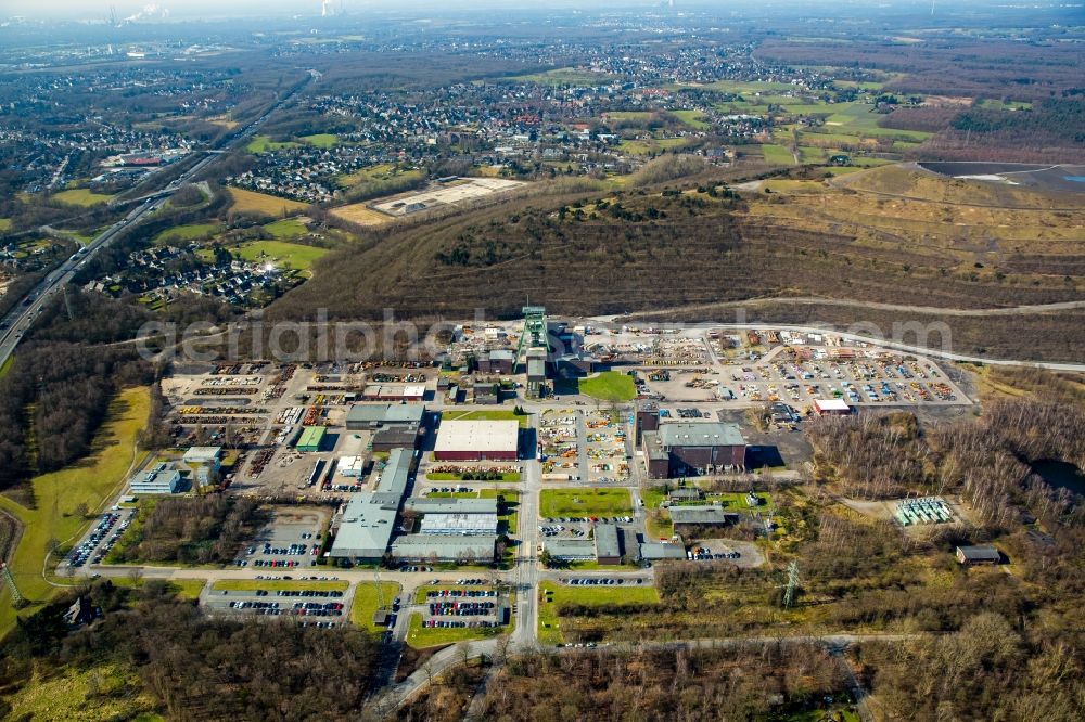 Bottrop from the bird's eye view: Conveyors and mining pits at the headframe Prosper 9 des Bergwerks Prosper-Haniel in Bottrop in the state North Rhine-Westphalia