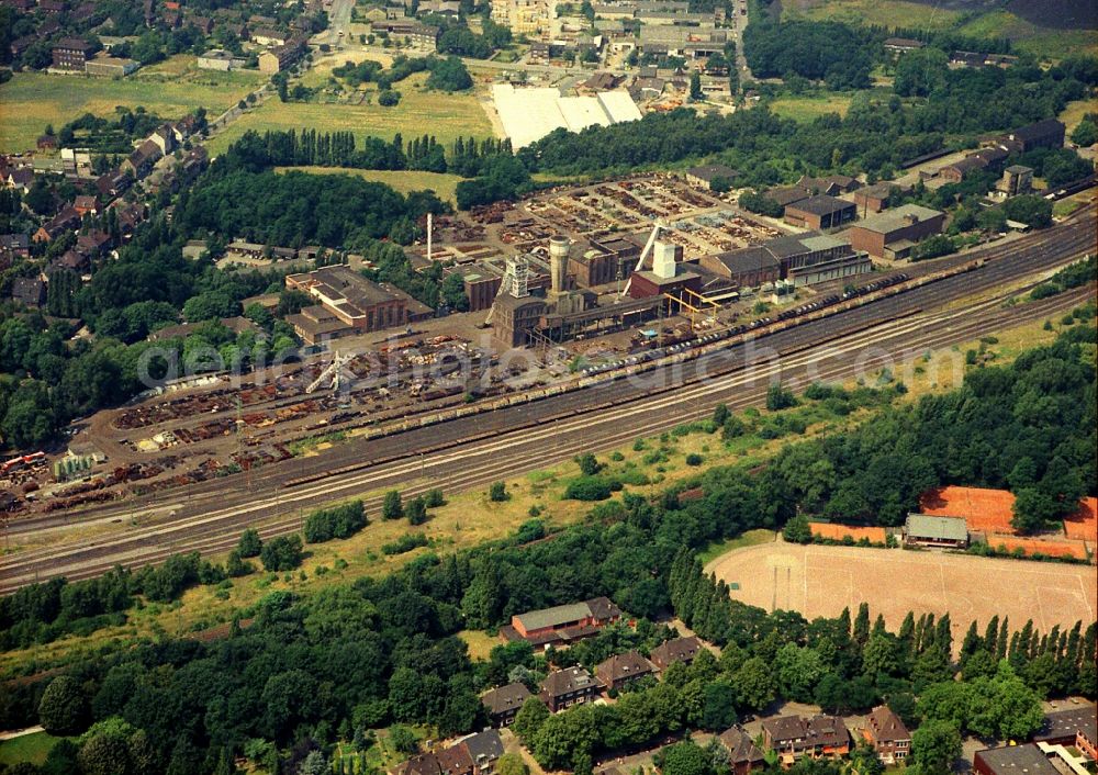 Oberhausen from the bird's eye view: Conveyors and mining pits at the headframe mine Sterkrade 1 and 2 in Oberhausen in the state North Rhine-Westphalia