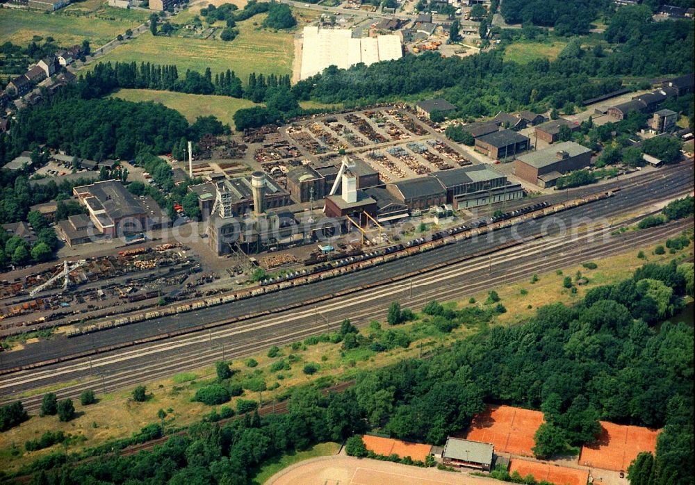 Aerial image Oberhausen - Conveyors and mining pits at the headframe mine Sterkrade 1 and 2 in Oberhausen in the state North Rhine-Westphalia