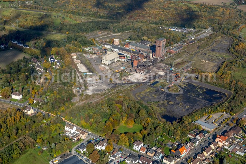 Hamm from the bird's eye view: Conveyors and mining pits at the headframe Zeche Heinrich Robert in the district Wiescherhoefen in Hamm in the state North Rhine-Westphalia, Germany