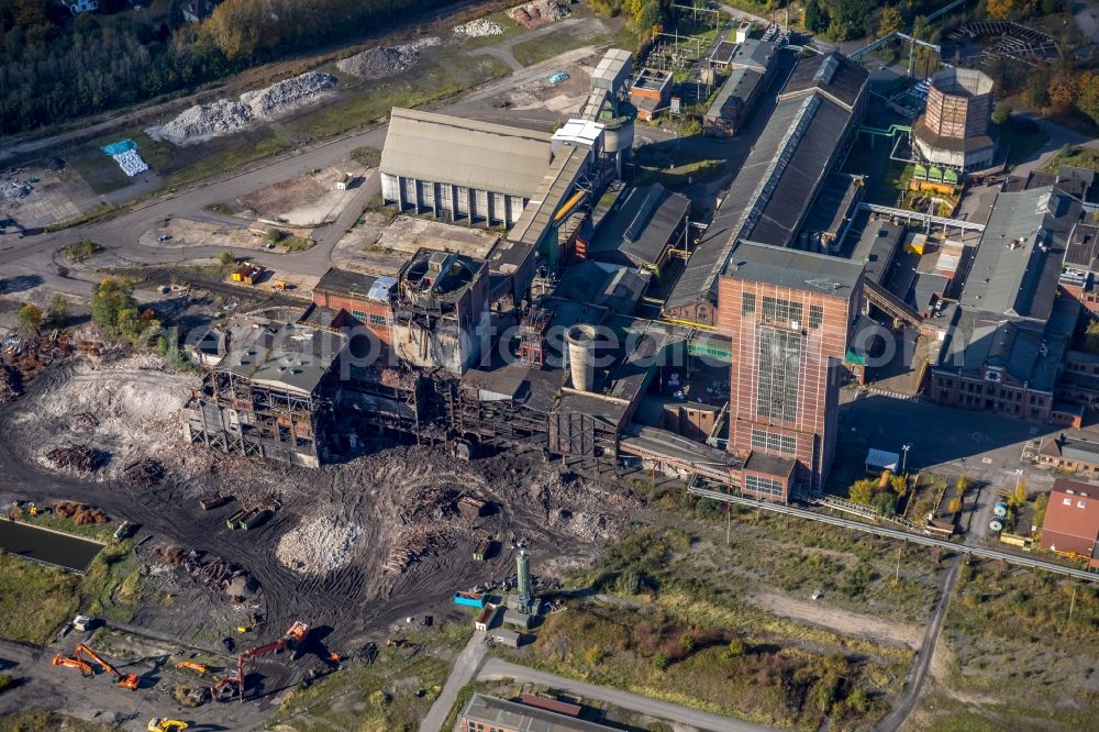 Hamm from above - Conveyors and mining pits at the headframe Zeche Heinrich Robert in the district Wiescherhoefen in Hamm in the state North Rhine-Westphalia, Germany