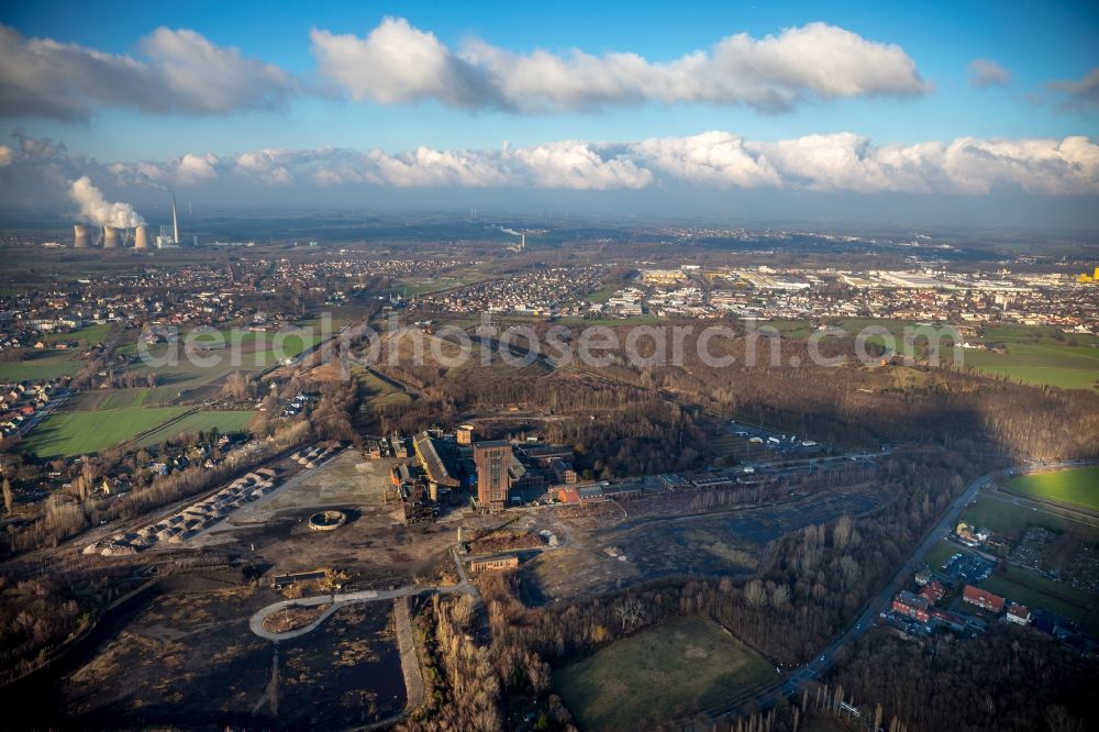 Aerial image Hamm - Conveyors and mining pits at the headframe Zeche Heinrich Robert in the district Wiescherhoefen in Hamm in the state North Rhine-Westphalia, Germany