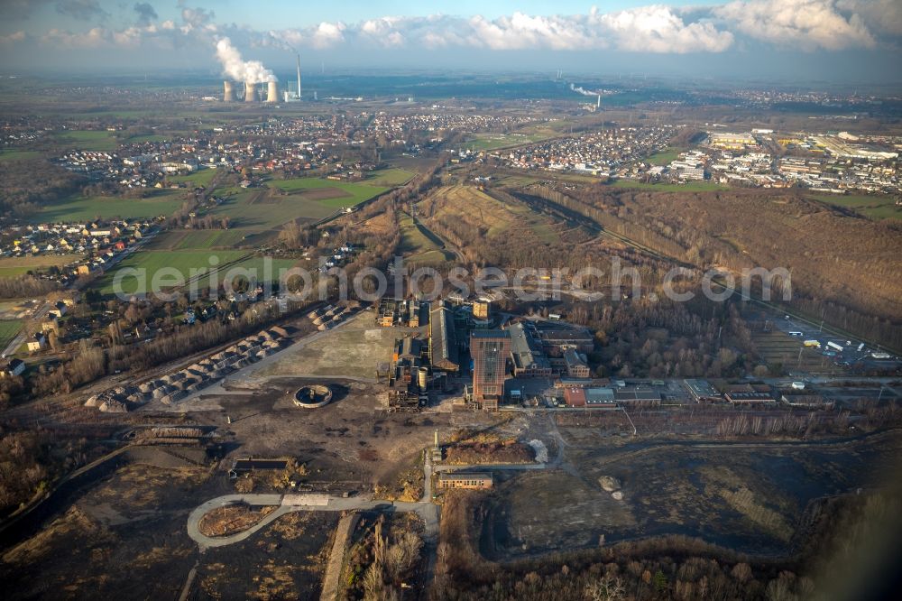 Aerial photograph Hamm - Conveyors and mining pits at the headframe Zeche Heinrich Robert in the district Wiescherhoefen in Hamm in the state North Rhine-Westphalia, Germany