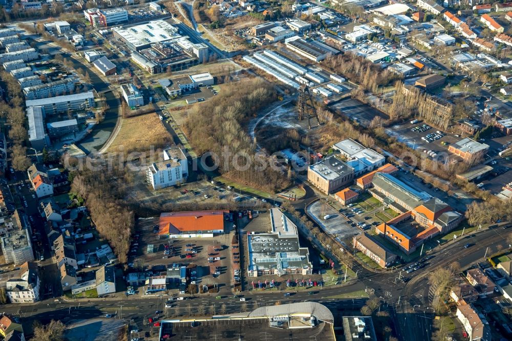 Bochum from above - Conveyors and mining pits at the headframe the Zeche Holland in the district Wattenscheid in Bochum in the state North Rhine-Westphalia