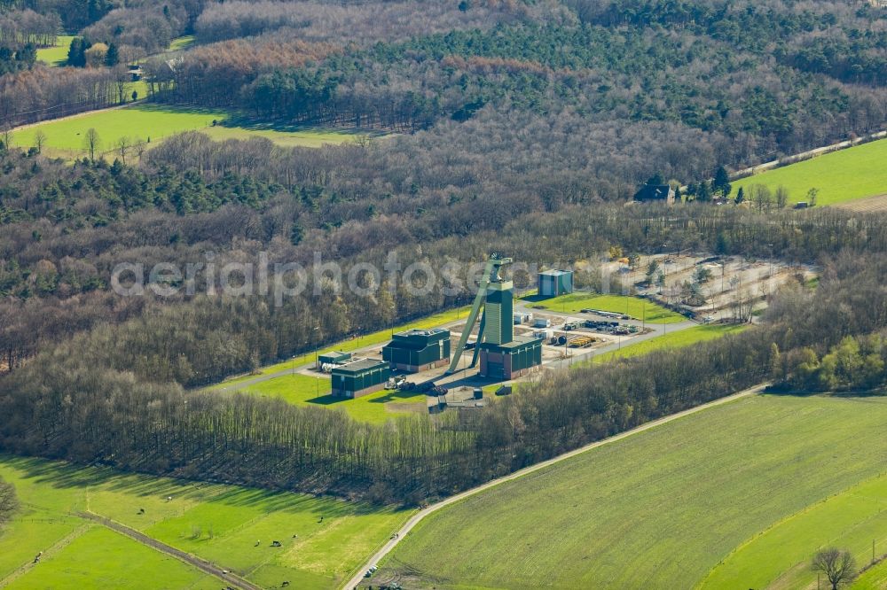 Hünxe from above - Conveyors and mining pits at the headframe Zeche Lohberg Schacht Huenxe in Huenxe in the state North Rhine-Westphalia, Germany