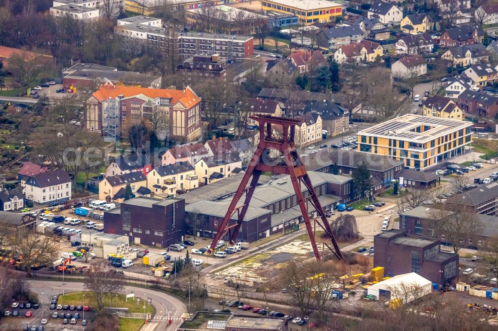 Aerial photograph Wanne-Eickel - Conveyors and mining pits at the headframe Zeche Pluto 2/3/7 on street Thiesstrasse in Wanne-Eickel at Ruhrgebiet in the state North Rhine-Westphalia, Germany