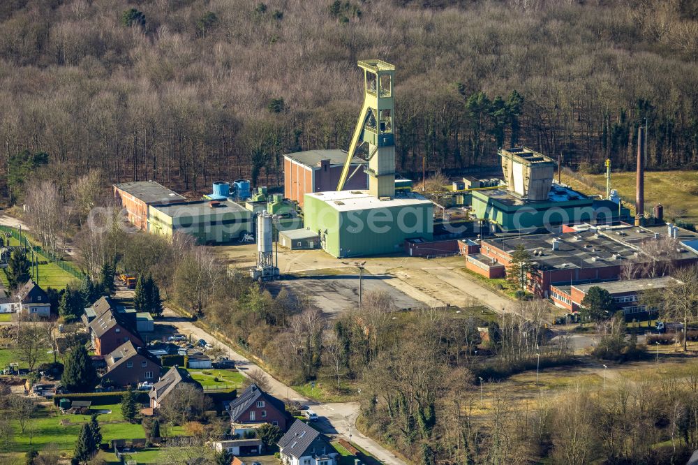 Bottrop from above - Conveyors and mining pits at the headframe Zeche Prosper Schacht 9 on Vossundern in the district Kirchhellen in Bottrop in the state North Rhine-Westphalia, Germany