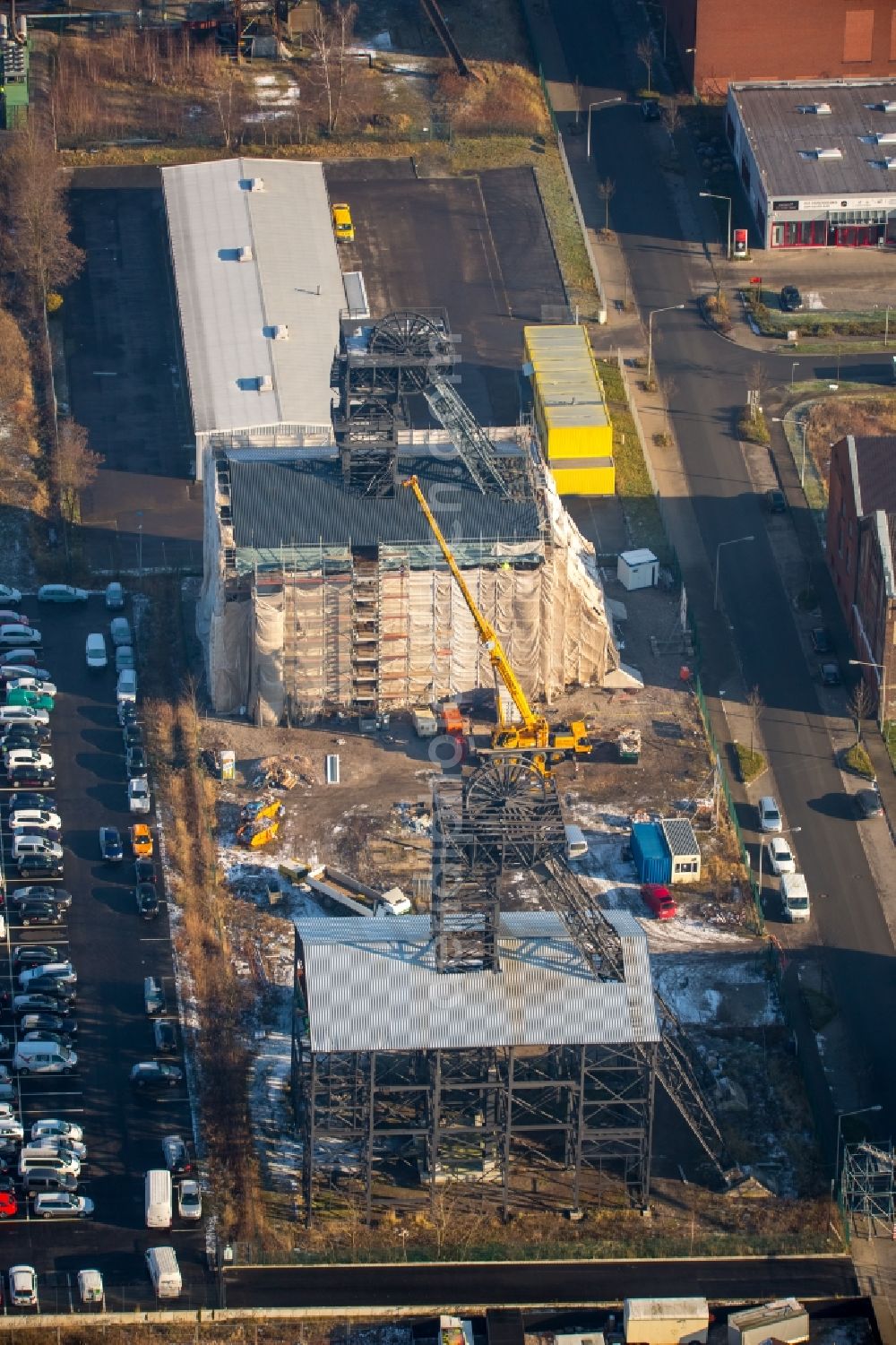 Aerial photograph Hamm - Conveyors and mining pits at the headframe Zeche Radbod in Bockum-Hoevel in the state North Rhine-Westphalia