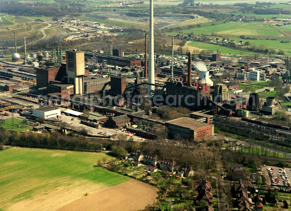 Aerial image Moers - Conveyors and mining pits at the headframe Zeche Rheinpreussen in the district Meerbeck in Moers in the state North Rhine-Westphalia