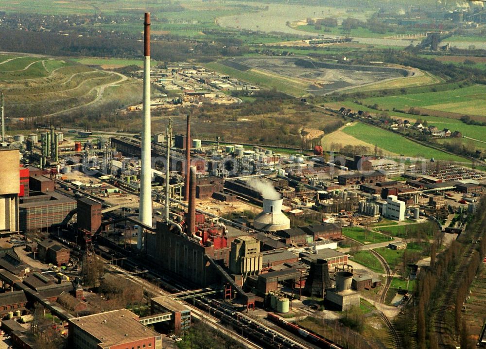 Aerial photograph Moers - Conveyors and mining pits at the headframe Zeche Rheinpreussen in the district Meerbeck in Moers in the state North Rhine-Westphalia