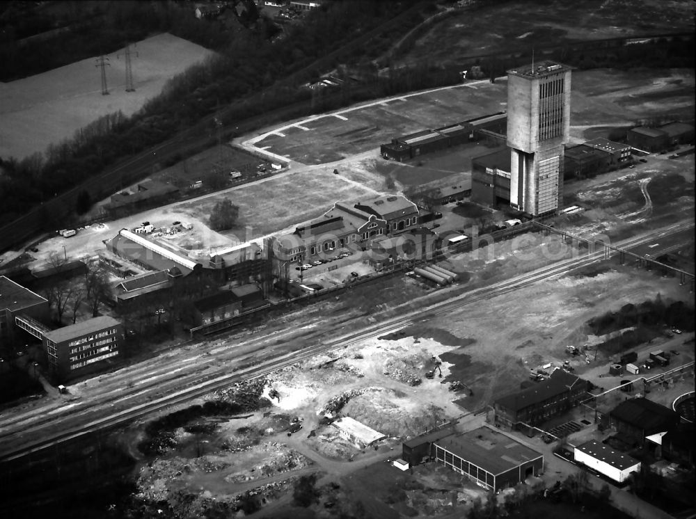 Aerial image Moers - Conveyors and mining pits at the headframe Zeche Rheinpreussen in the district Repelen in Moers in the state North Rhine-Westphalia, Germany