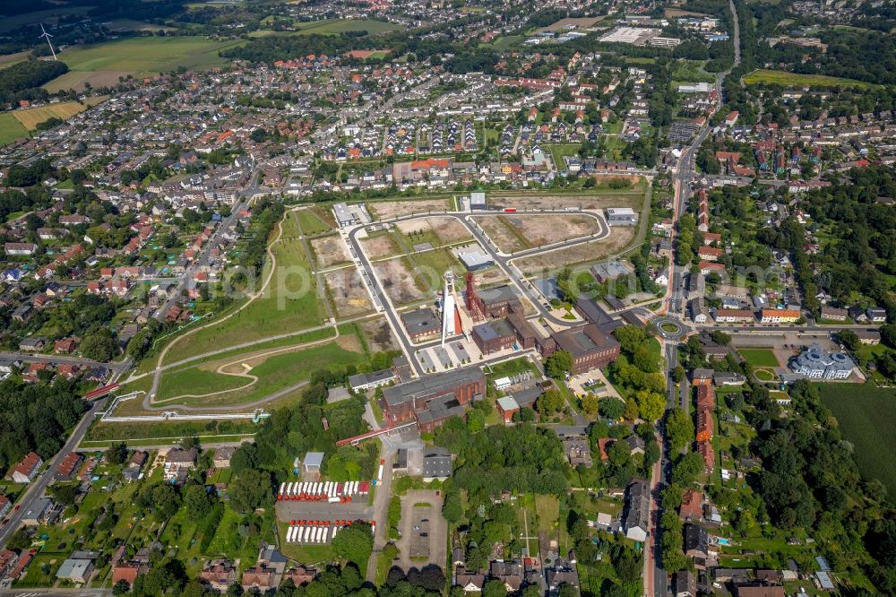 Aerial image Langenbochum - Conveyors and mining pits at the headframe of Zeche Schlaegel & Eisen on Glueckauf-Ring in Langenbochum in the state North Rhine-Westphalia, Germany