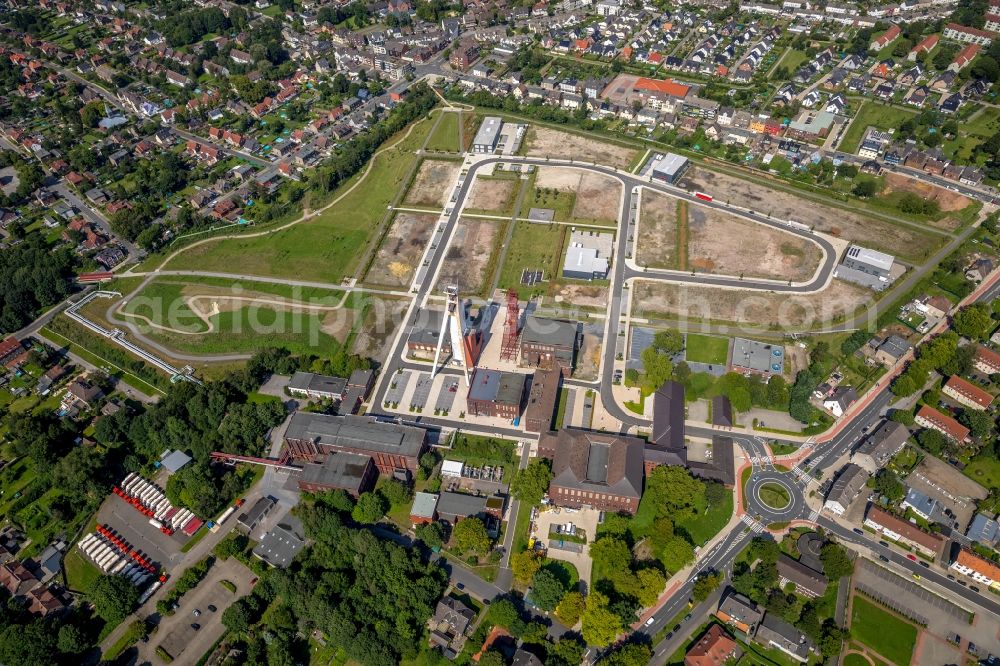 Langenbochum from above - Conveyors and mining pits at the headframe of Zeche Schlaegel & Eisen on Glueckauf-Ring in Langenbochum in the state North Rhine-Westphalia, Germany