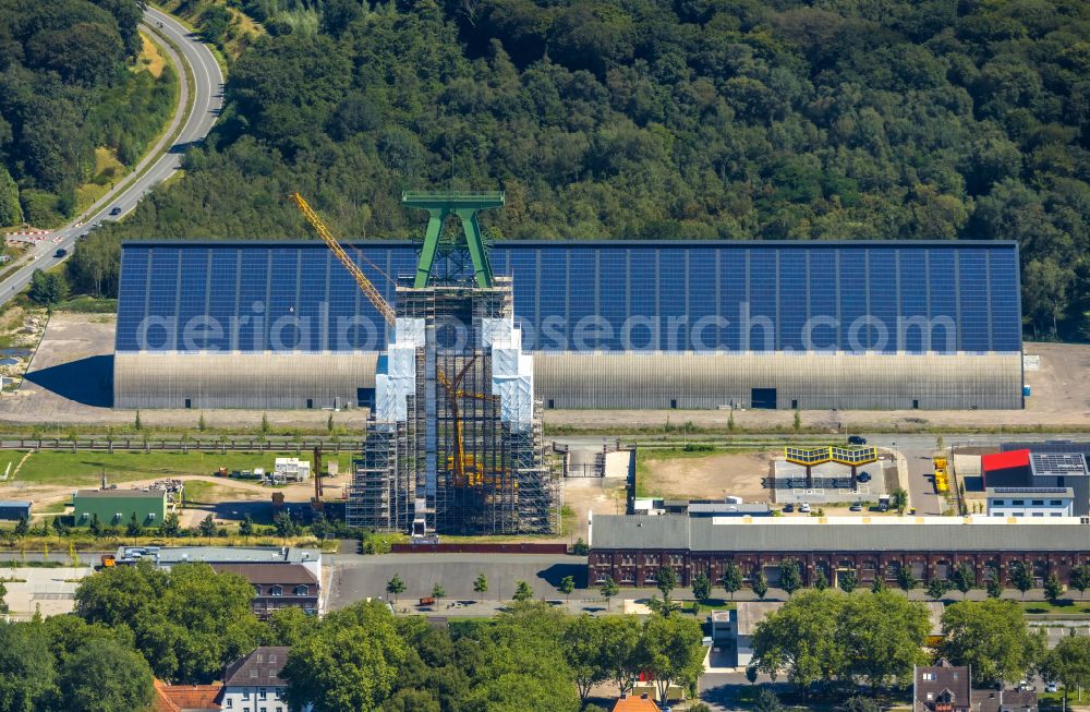 Dinslaken from the bird's eye view: Conveyors and mining pits at the headframe of Zentralwerkstatt Zeche Lohberg in Dinslaken at Ruhrgebiet in the state North Rhine-Westphalia, Germany