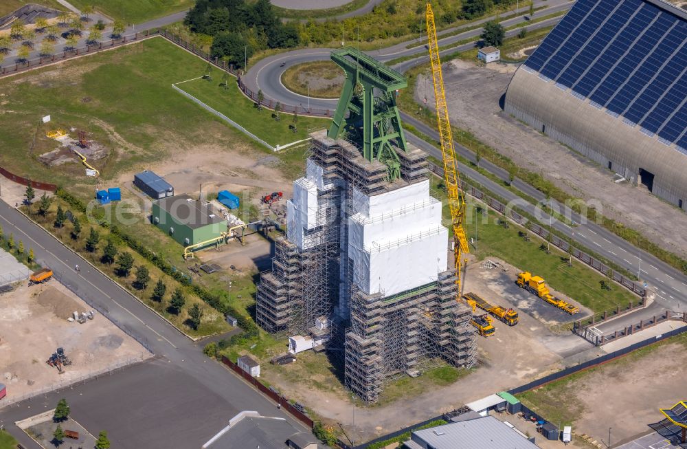 Aerial photograph Dinslaken - Conveyors and mining pits at the headframe of Zentralwerkstatt Zeche Lohberg in Dinslaken at Ruhrgebiet in the state North Rhine-Westphalia, Germany