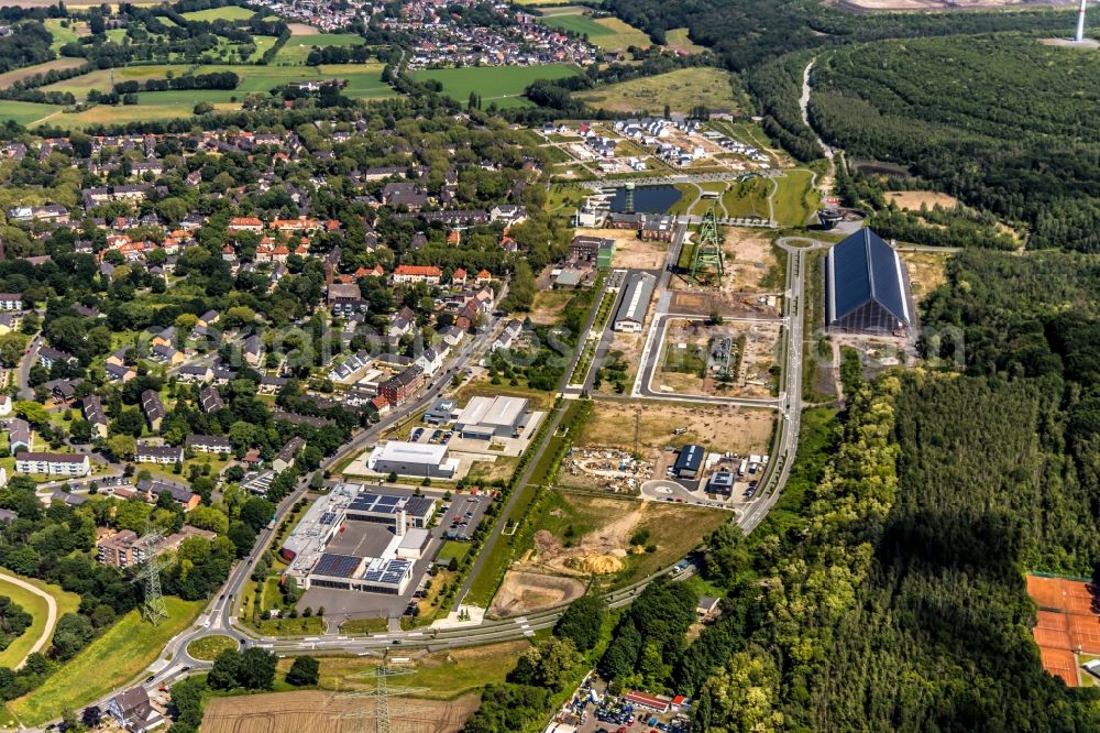 Aerial image Dinslaken - Conveyors and mining pits at the headframe of Zentralwerkstatt Zeche Lohberg in Dinslaken in the state North Rhine-Westphalia, Germany