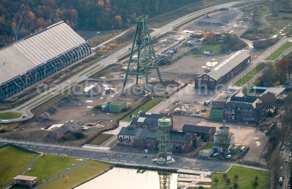 Aerial image Dinslaken - Conveyors and mining pits at the headframe Bergwerk Lohberg in the district Ruhr Metropolitan Area in Dinslaken in the state North Rhine-Westphalia