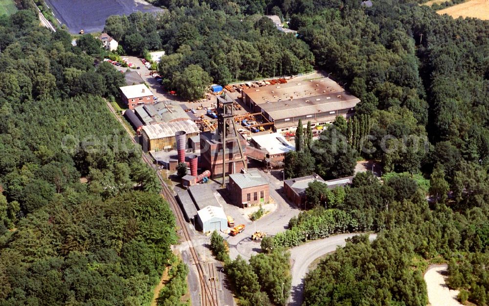 Aerial photograph Kamp-Lintfort - Mining shaft tower am Aussenschacht von Friedrich Heinrich -Norddeutschland	hard coal revier in Kamp-Lintfort in the state North Rhine-Westphalia