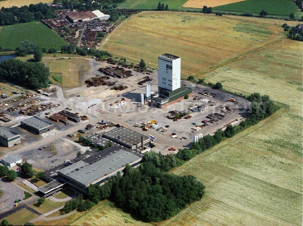 Kamp-Lintfort from the bird's eye view: Mining shaft tower des Schacht Hooerstgen - hard coal revier in Kamp-Lintfort in the state North Rhine-Westphalia