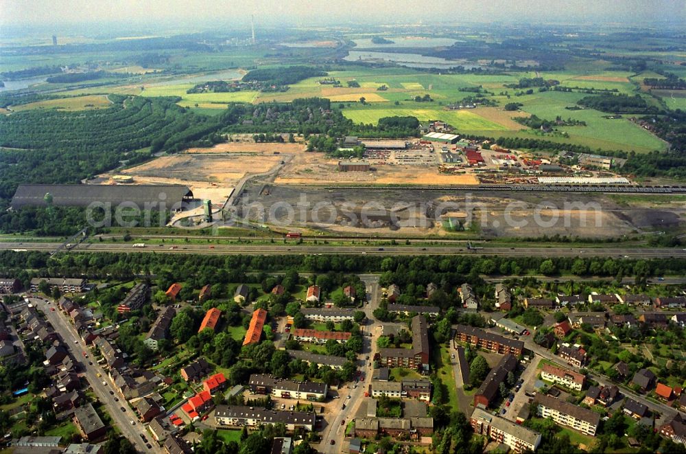 Moers from the bird's eye view: Mining shaft tower Schachtanlage Pattberg destrict Repelen hard coal revier in Moers in the state North Rhine-Westphalia