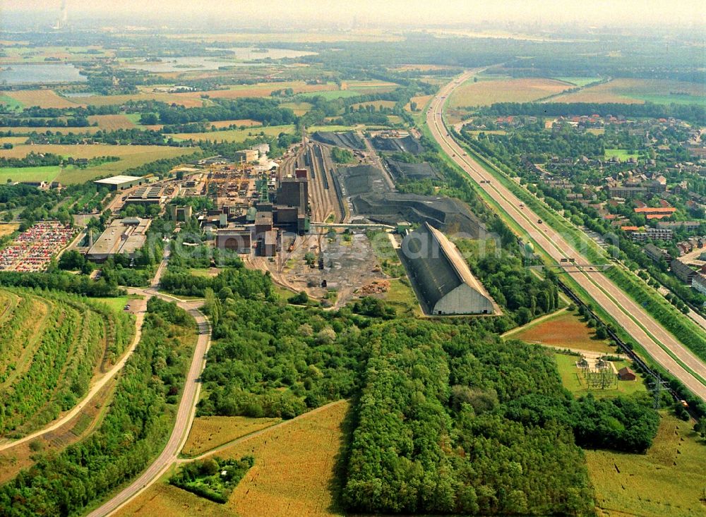 Moers from the bird's eye view: Mining shaft tower Schachtanlage Pattberg destrict Repelen hard coal revier in Moers in the state North Rhine-Westphalia