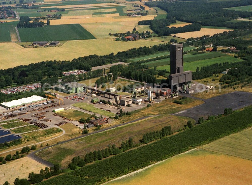 Kamp-Lintfort from the bird's eye view: Mining shaft tower der Zeche Rossenray - Rheinland hard coal revier in Kamp-Lintfort in the state North Rhine-Westphalia