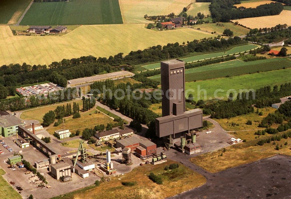 Aerial image Kamp-Lintfort - Mining shaft tower der Zeche Rossenray - Rheinland hard coal revier in Kamp-Lintfort in the state North Rhine-Westphalia