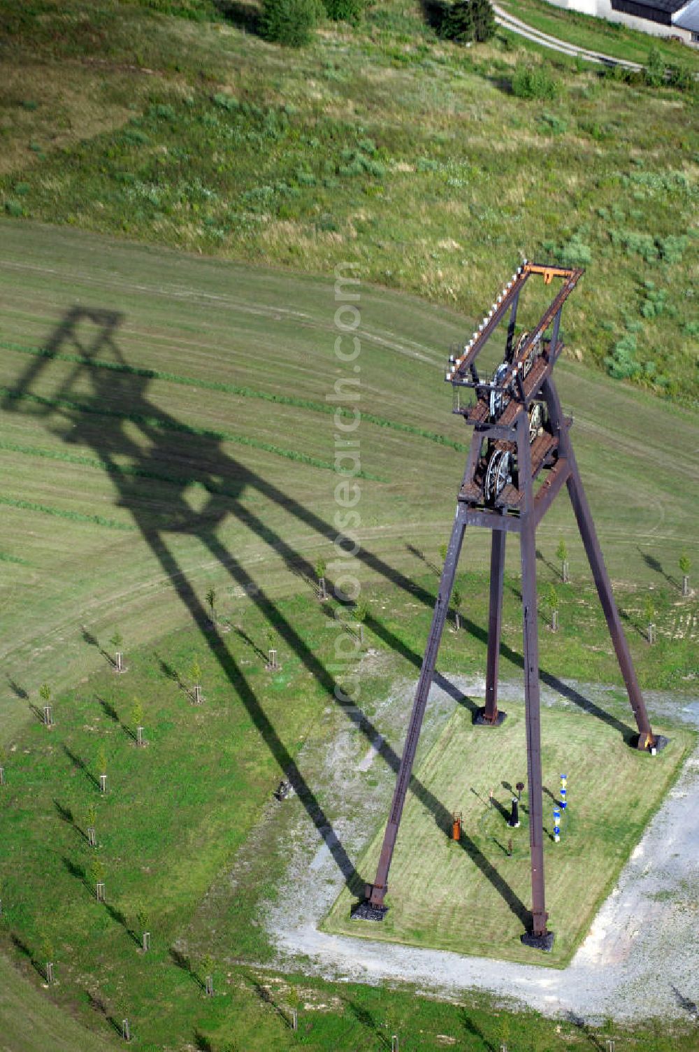 Löbichau from the bird's eye view: Blick auf den Förderturm bei Löbichau. Dieser ist Teil vom Offiziellen Begleitprojekt der Bundesgartenschau 2007.