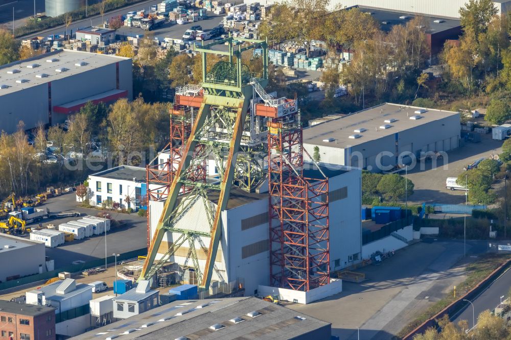 Aerial photograph Bochum - Conveyors and mining pits at the headframe formerly Zeche Robert Mueser on Von-Waldthausen-Strasse in the district Werne in Bochum in the state North Rhine-Westphalia, Germany