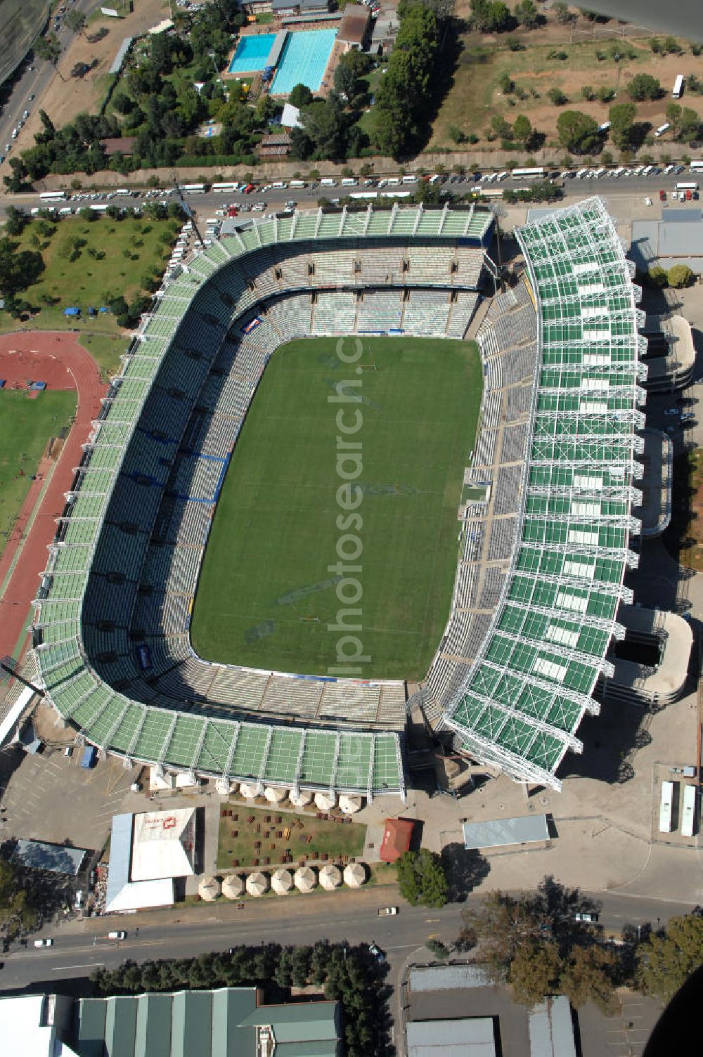 Bloemfontein from the bird's eye view: Blick auf das Free State Stadion im Zentrum von Bloemfontein in Südafrika vor der Fußball-Weltmeisterschaft. View of the Free State Stadium in Bloemfontein in South Africa for the FIFA World Cup 2010.