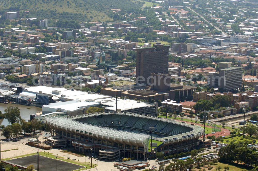 Bloemfontein from above - Blick auf das Free State Stadion im Zentrum von Bloemfontein in Südafrika vor der Fußball-Weltmeisterschaft. View of the Free State Stadium in Bloemfontein in South Africa for the FIFA World Cup 2010.