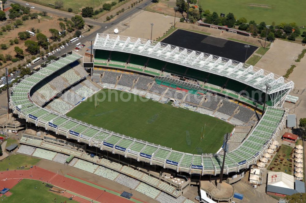 Bloemfontein from above - Blick auf das Free State Stadion im Zentrum von Bloemfontein in Südafrika vor der Fußball-Weltmeisterschaft. View of the Free State Stadium in Bloemfontein in South Africa for the FIFA World Cup 2010.