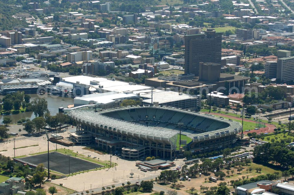 Bloemfontein from above - Blick auf das Free State Stadion im Zentrum von Bloemfontein in Südafrika vor der Fußball-Weltmeisterschaft. View of the Free State Stadium in Bloemfontein in South Africa for the FIFA World Cup 2010.