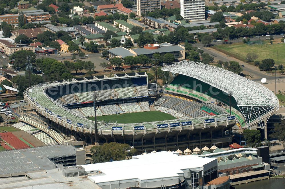 Bloemfontein from above - Blick auf das Free State Stadion im Zentrum von Bloemfontein in Südafrika vor der Fußball-Weltmeisterschaft. View of the Free State Stadium in Bloemfontein in South Africa for the FIFA World Cup 2010.