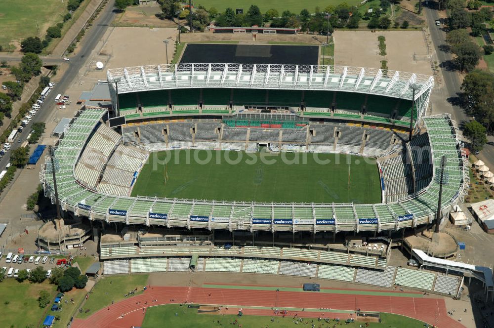 Bloemfontein from above - Blick auf das Free State Stadion im Zentrum von Bloemfontein in Südafrika vor der Fußball-Weltmeisterschaft. View of the Free State Stadium in Bloemfontein in South Africa for the FIFA World Cup 2010.