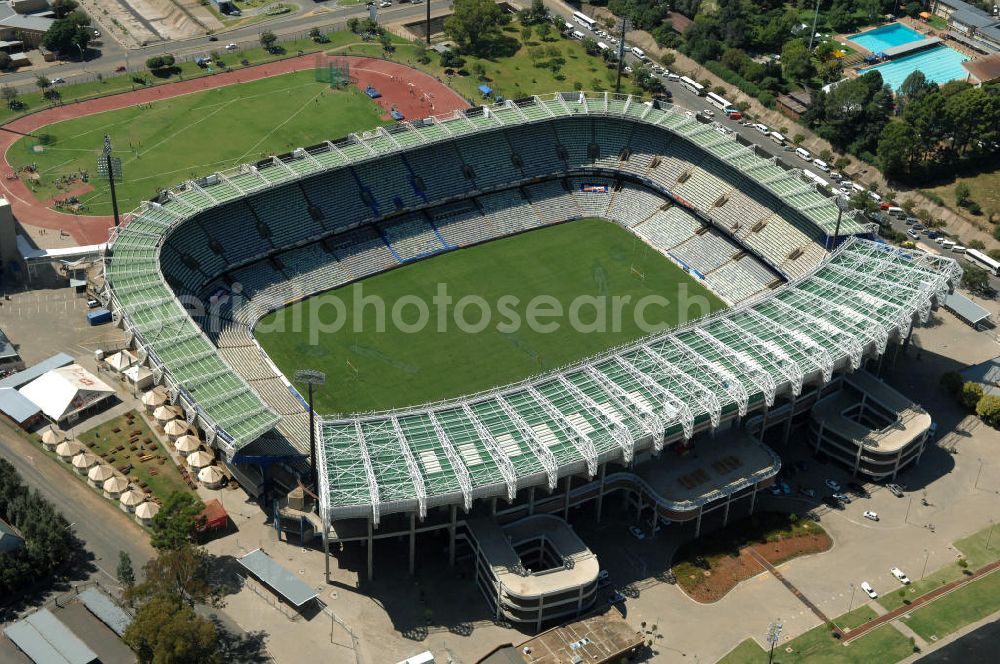 Bloemfontein from above - Blick auf das Free State Stadion im Zentrum von Bloemfontein in Südafrika vor der Fußball-Weltmeisterschaft. View of the Free State Stadium in Bloemfontein in South Africa for the FIFA World Cup 2010.