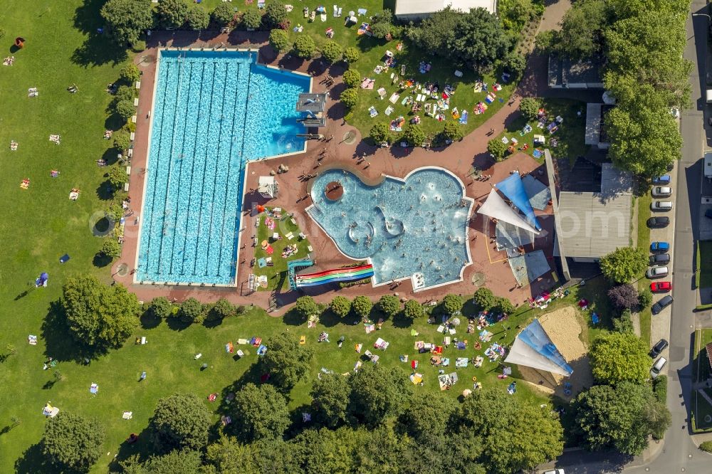 Ahlen from the bird's eye view: View of the public outdoor pool Aqua Fun in Ahlen in North Rhine-Westphalia NRW. Operators are the Stadtwerke Ahlen GmbH stadtwerke-ahlen.de