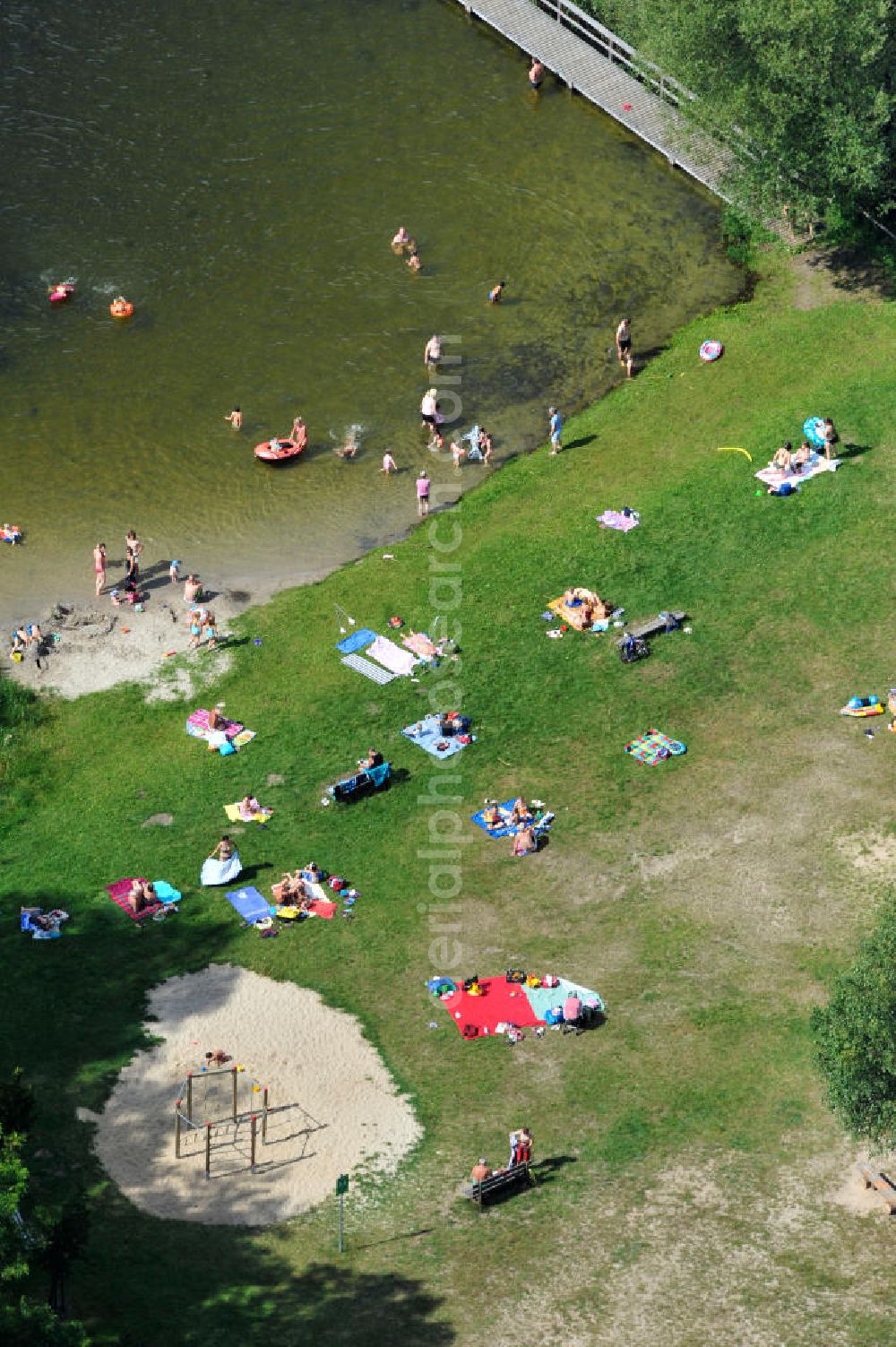 Aerial photograph Schorfheide OT Böhmerheide - View of pool and beach shores of White Lake in Böhmerheide a district of Schorfheide in Brandenburg