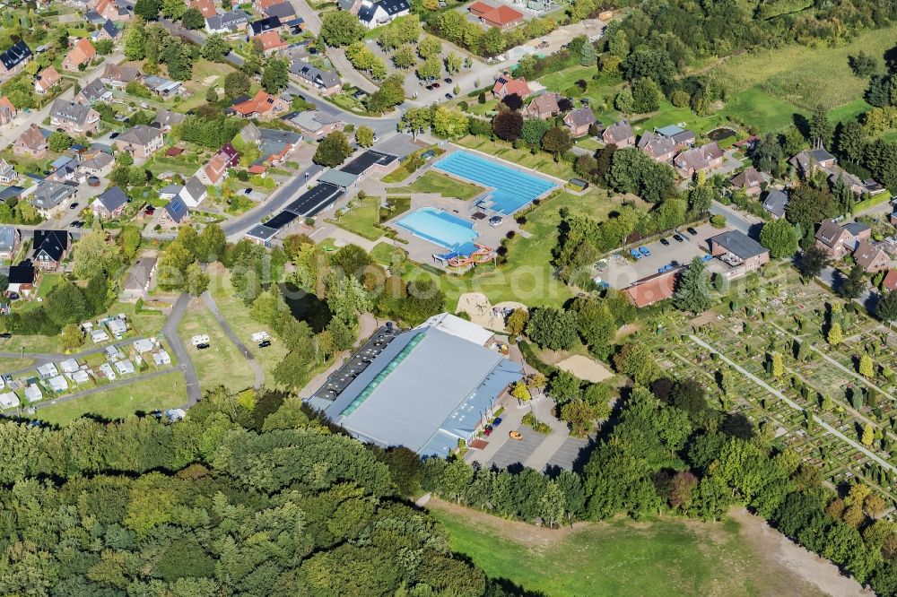 Aerial image Harsefeld - Outdoor swimming pool, ice rink and cemetery in Harsefeld in the district of Stade in the state Lower Saxony, Germany