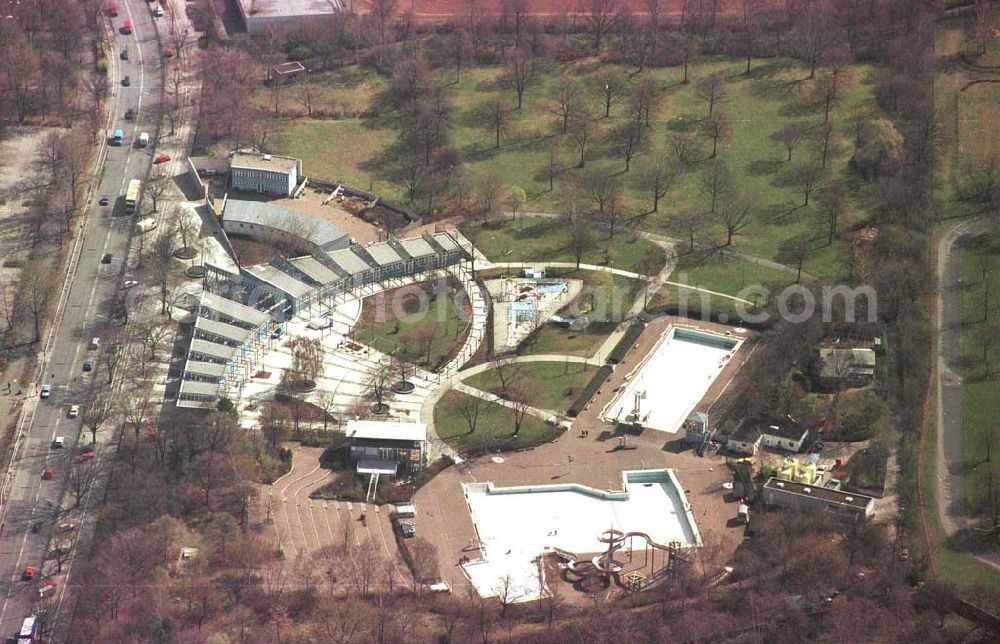 Aerial photograph Berlin - Freibad am Flughafen Tempelhof